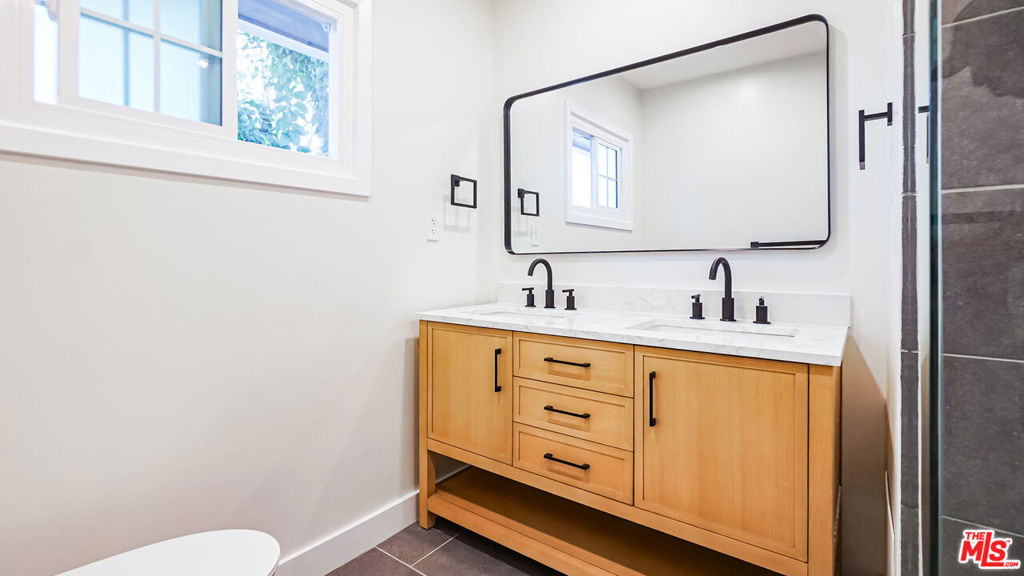 4030 Abourne Road - Photo 15