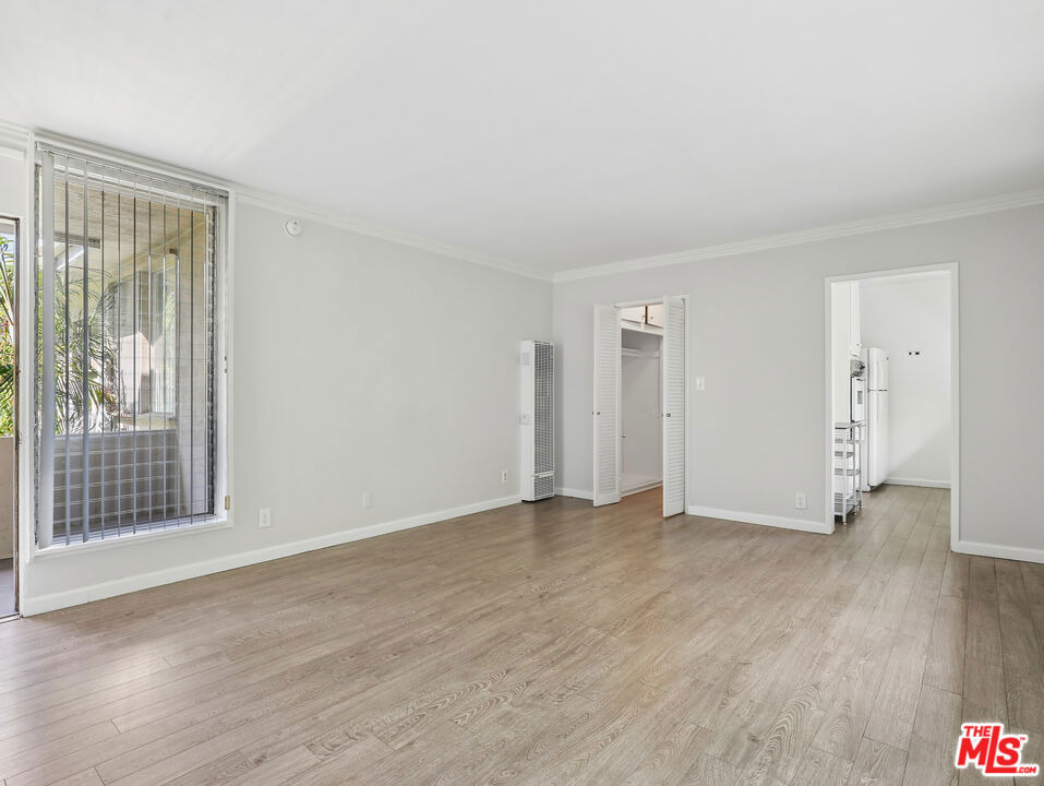 1520 N Hayworth Avenue - Photo 5