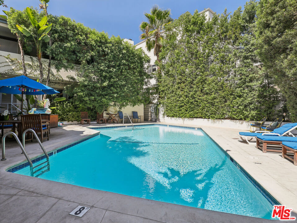 1520 N Hayworth Avenue - Photo 16