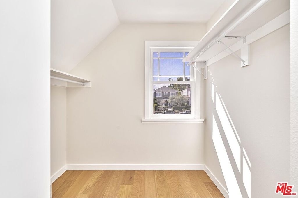 916 S Victoria Avenue - Photo 44
