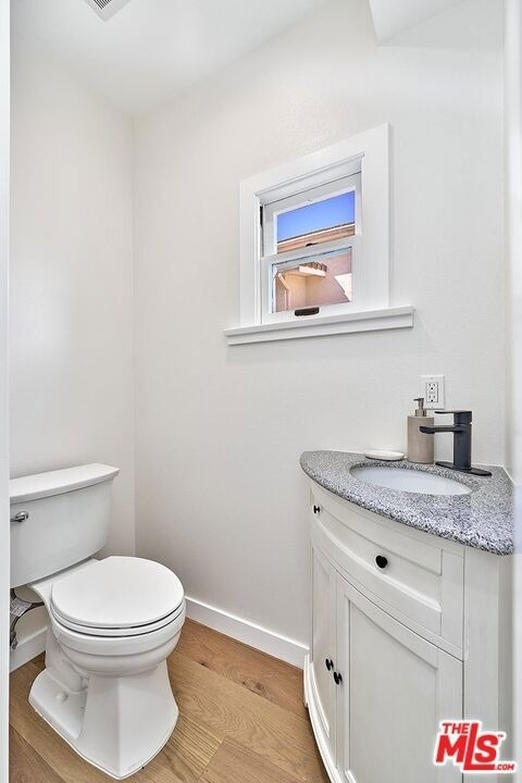 916 S Victoria Avenue - Photo 31