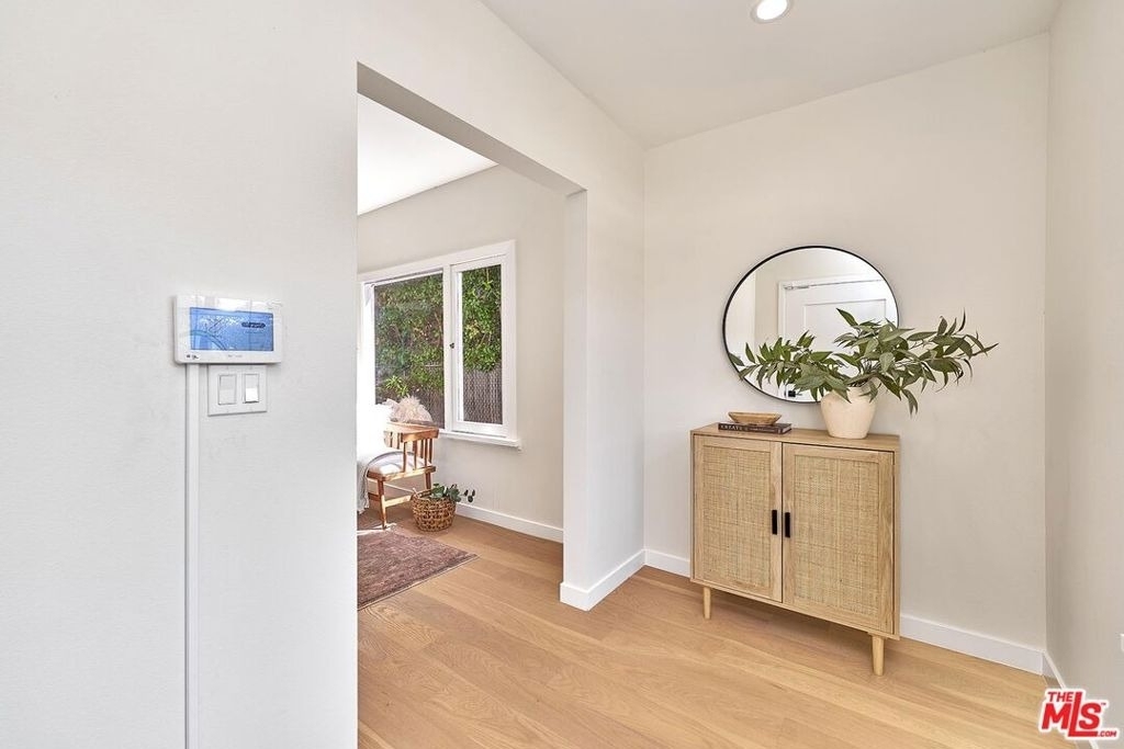 916 S Victoria Avenue - Photo 2