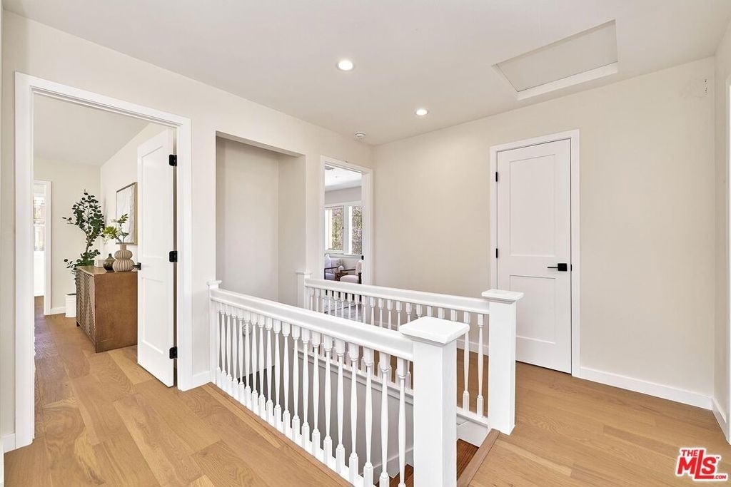 916 S Victoria Avenue - Photo 36