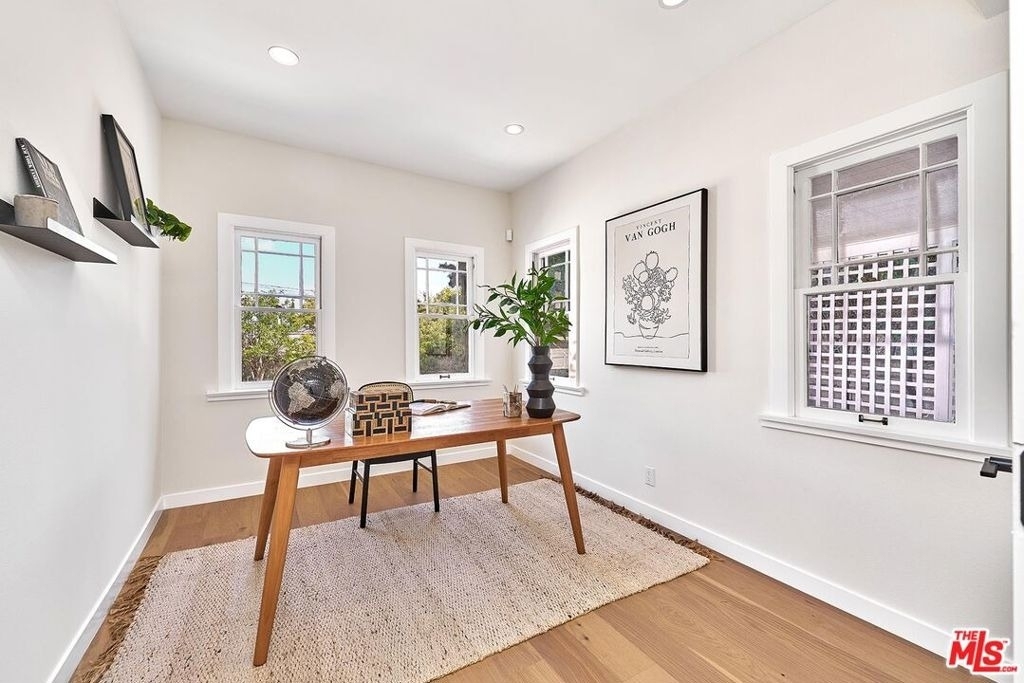 916 S Victoria Avenue - Photo 26
