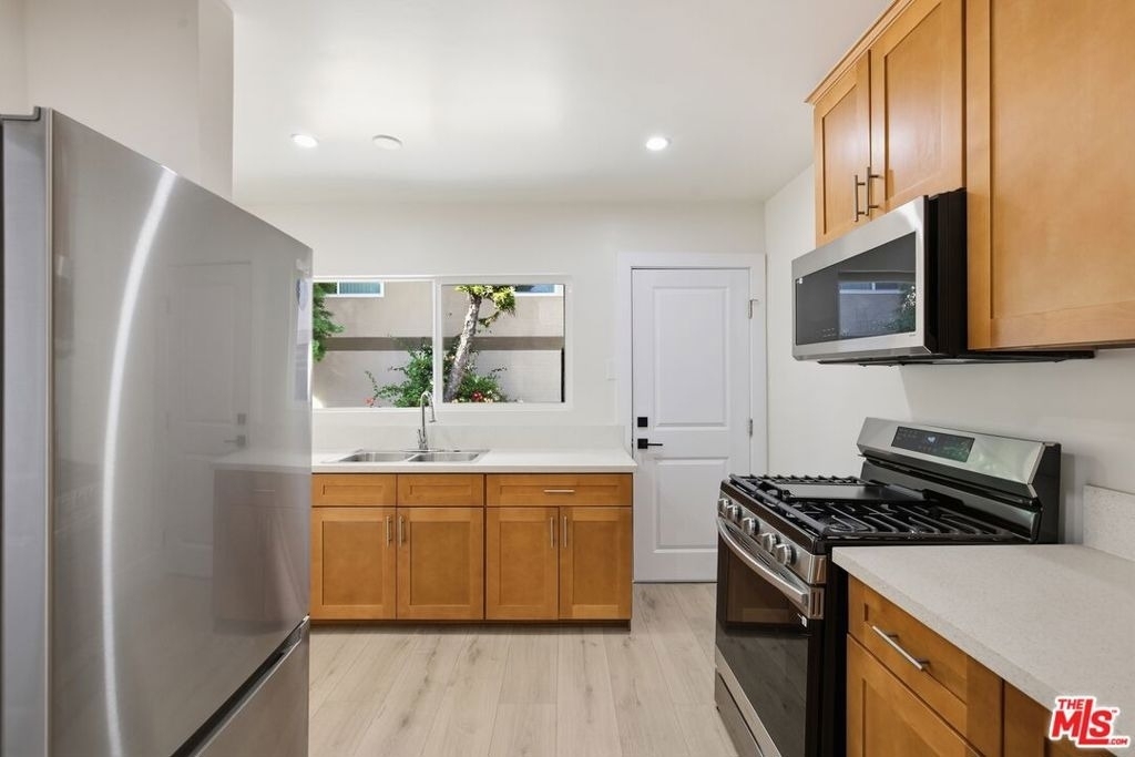 5915 1/4 Barton Avenue - Photo 0