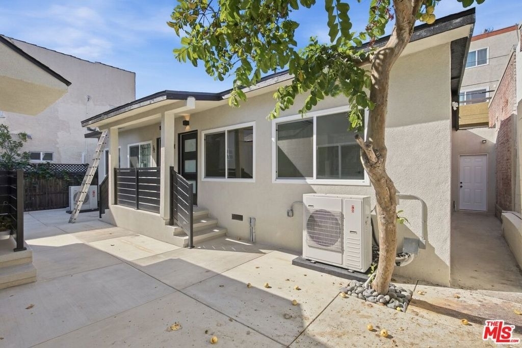 5915 1/4 Barton Avenue - Photo 15