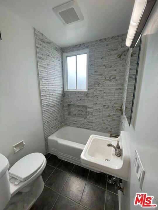 2000 Lincoln Boulevard - Photo 6