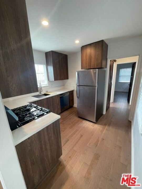 2000 Lincoln Boulevard - Photo 2