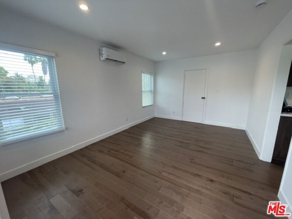 2000 Lincoln Boulevard - Photo 3