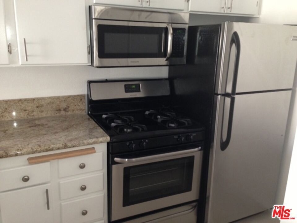 11730 W Sunset Boulevard - Photo 2