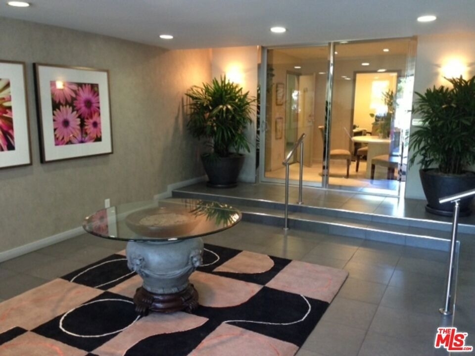 11730 W Sunset Boulevard - Photo 1