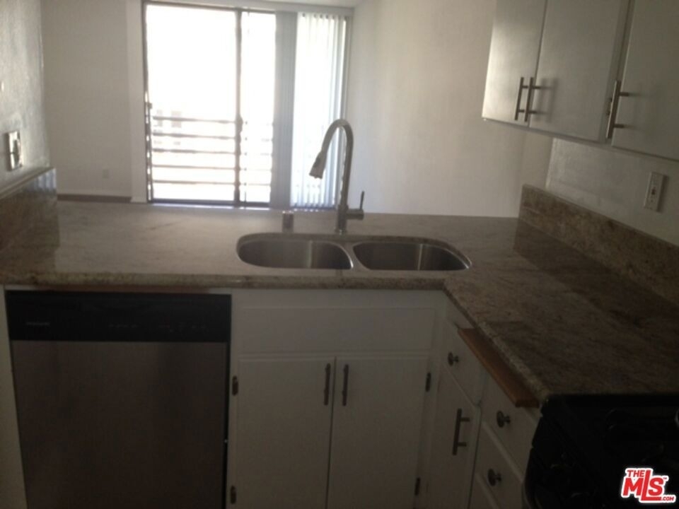 11730 W Sunset Boulevard - Photo 3