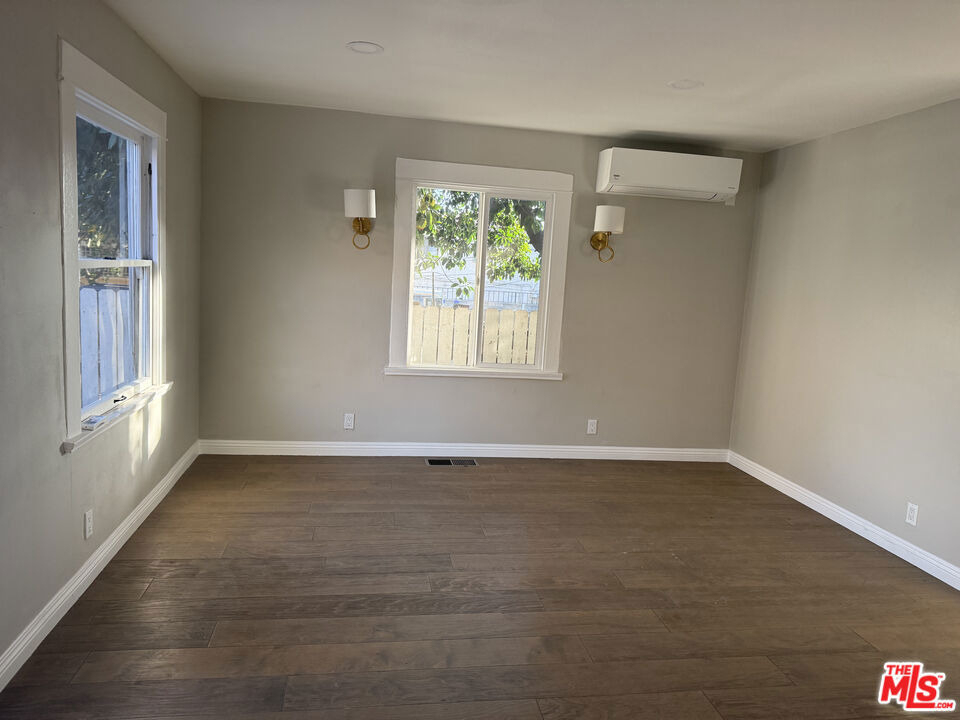 1703 1/2 S Burlington Avenue - Photo 4