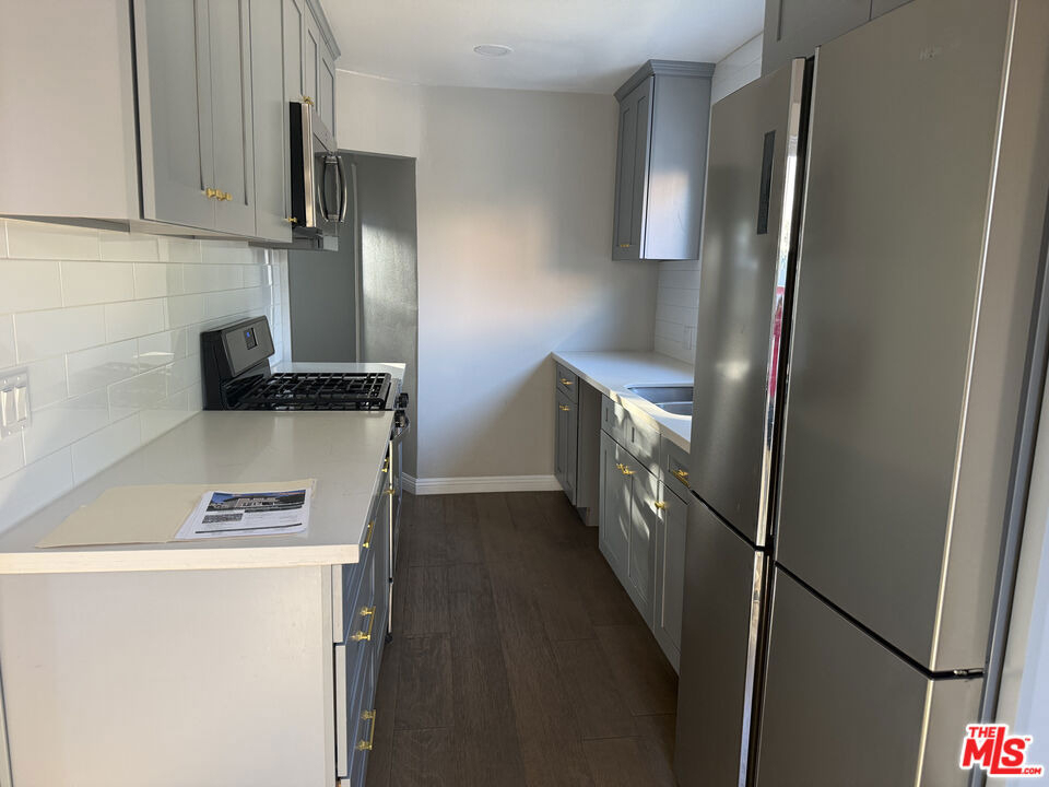 1703 1/2 S Burlington Avenue - Photo 15