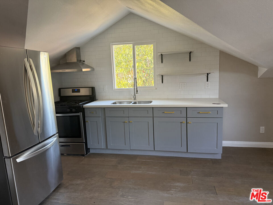 1703 1/2 S Burlington Avenue - Photo 11