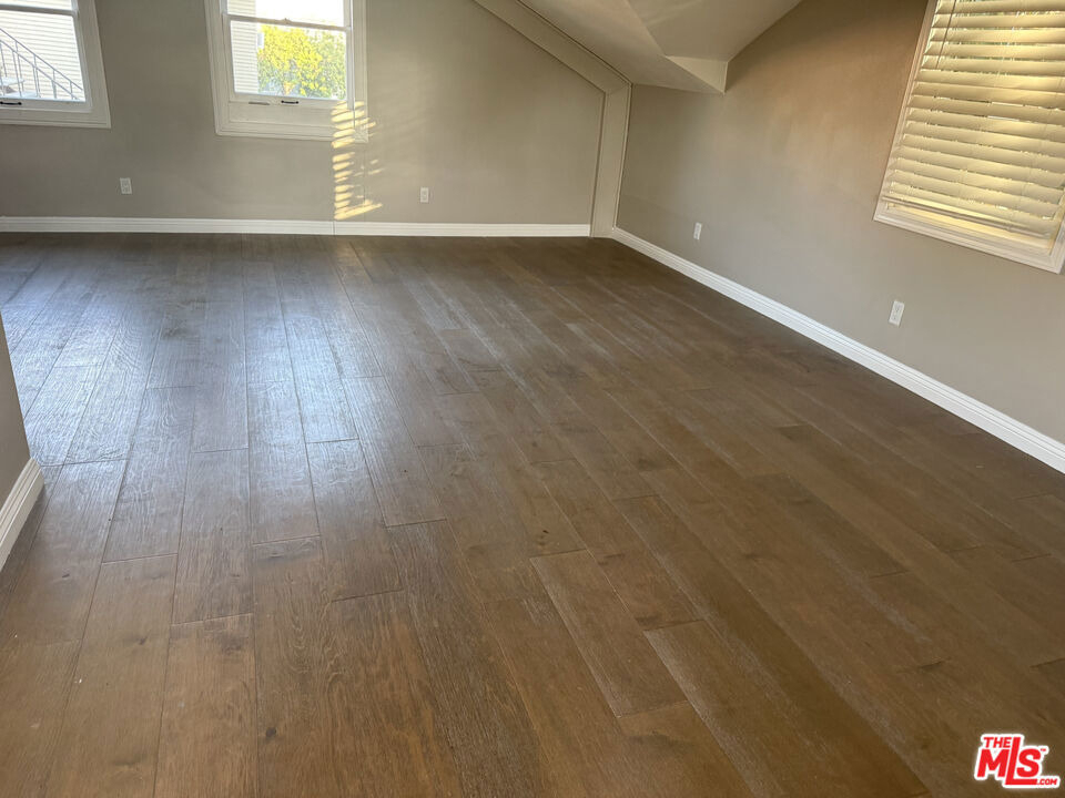 1703 1/2 S Burlington Avenue - Photo 2