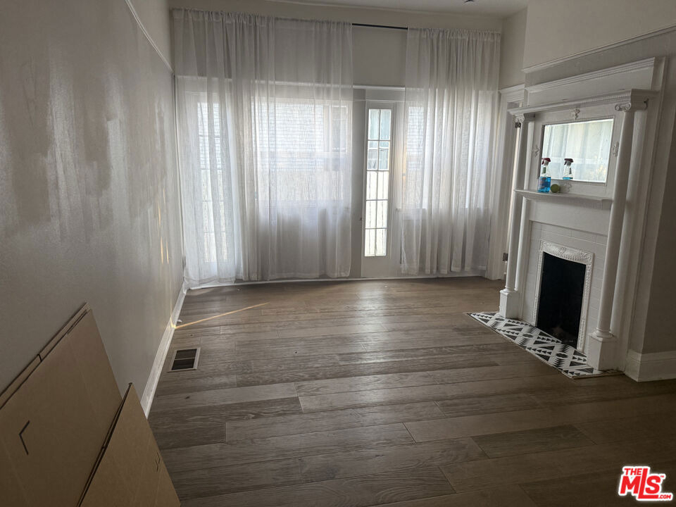 1703 1/2 S Burlington Avenue - Photo 3