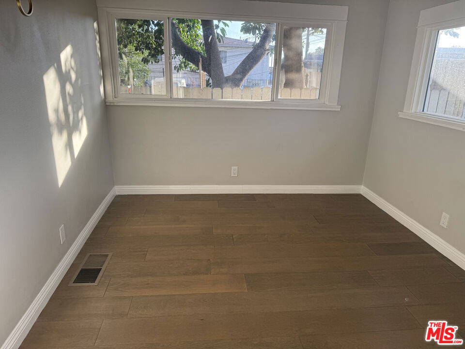 1703 1/2 S Burlington Avenue - Photo 6