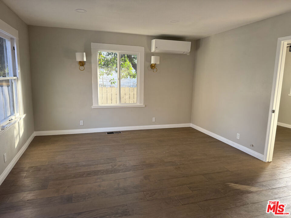 1703 1/2 S Burlington Avenue - Photo 5
