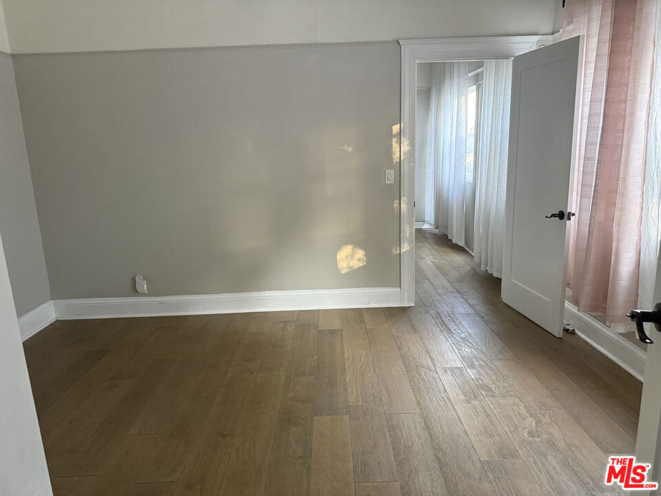 1705 1/2 S Burlington Avenue - Photo 10