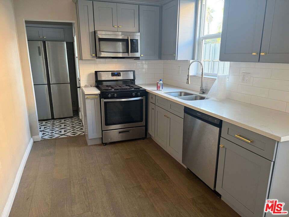 1705 1/2 S Burlington Avenue - Photo 12