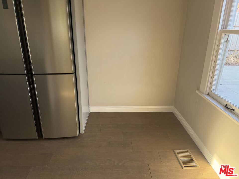 1705 1/2 S Burlington Avenue - Photo 16