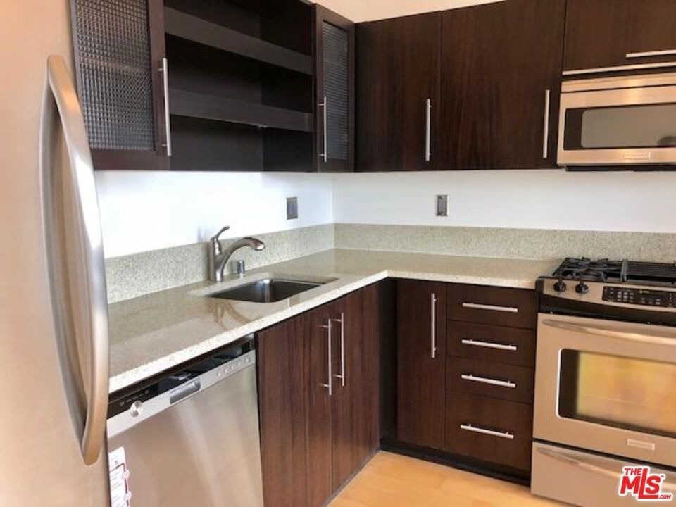 1100 S Hope Street - Photo 9