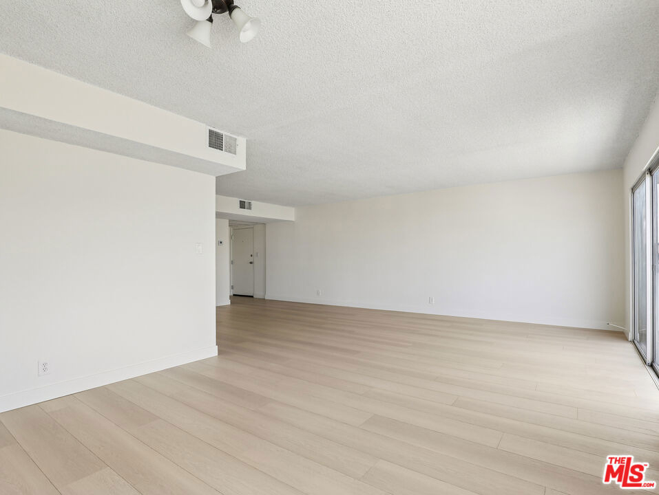 131 N Orlando Avenue - Photo 3