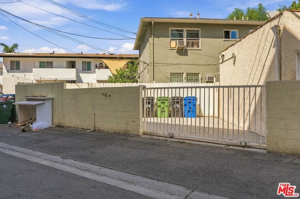 6018 Cadillac Avenue - Photo 10