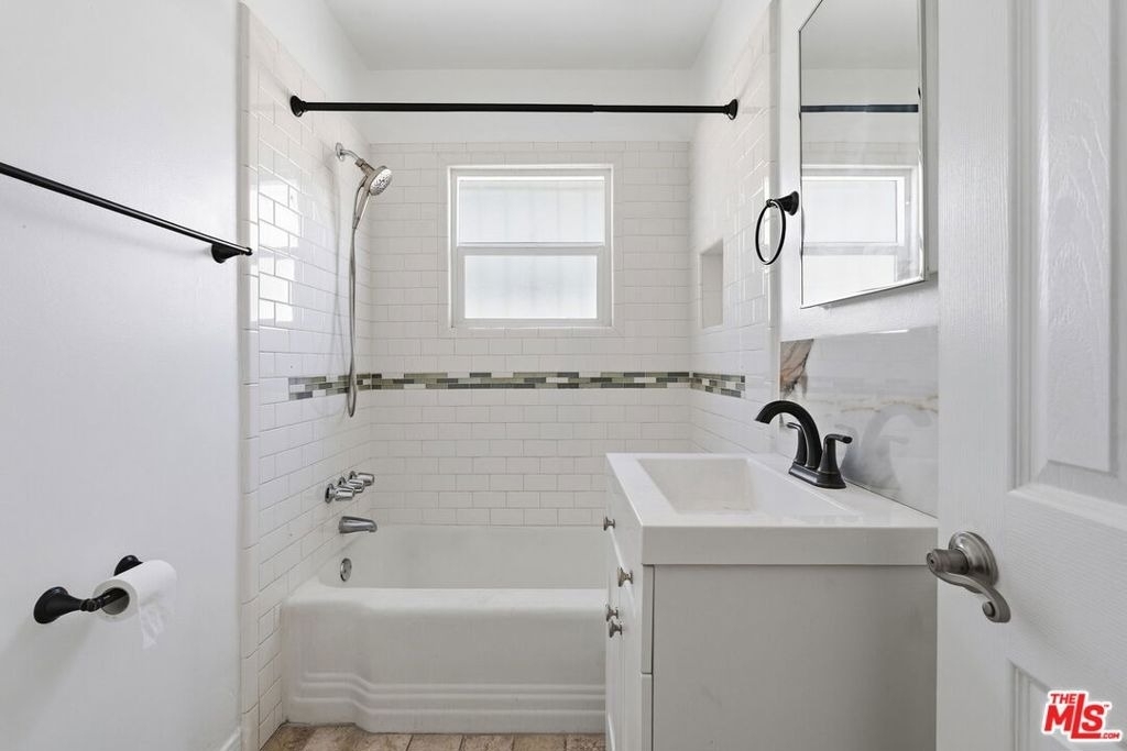 6018 Cadillac Avenue - Photo 2