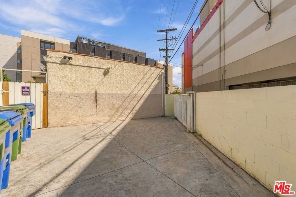 6018 Cadillac Avenue - Photo 11