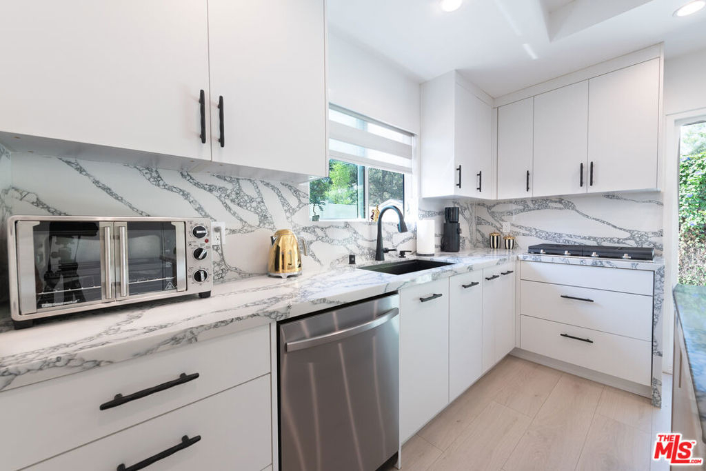1423 N Hill Avenue - Photo 5