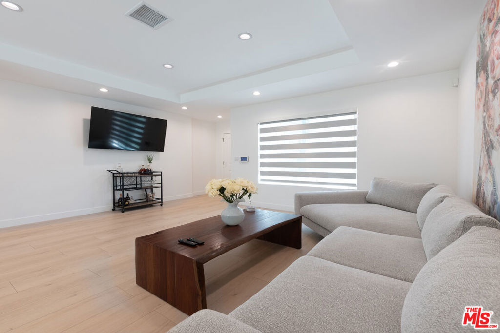 1423 N Hill Avenue - Photo 3
