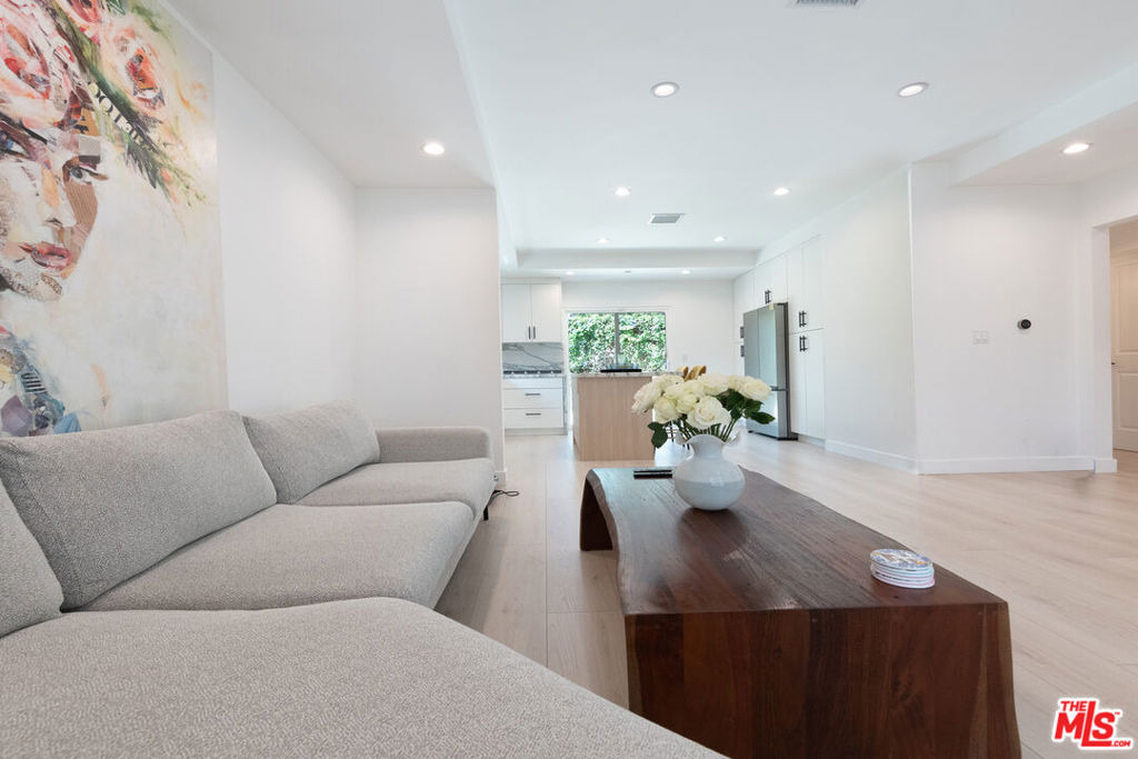 1423 N Hill Avenue - Photo 2
