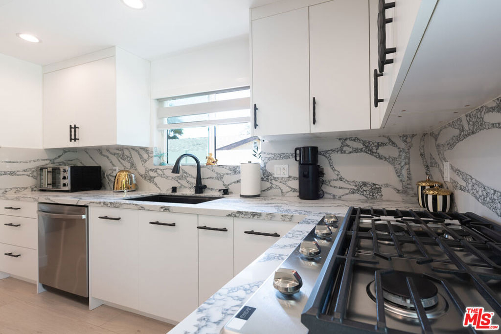 1423 N Hill Avenue - Photo 7