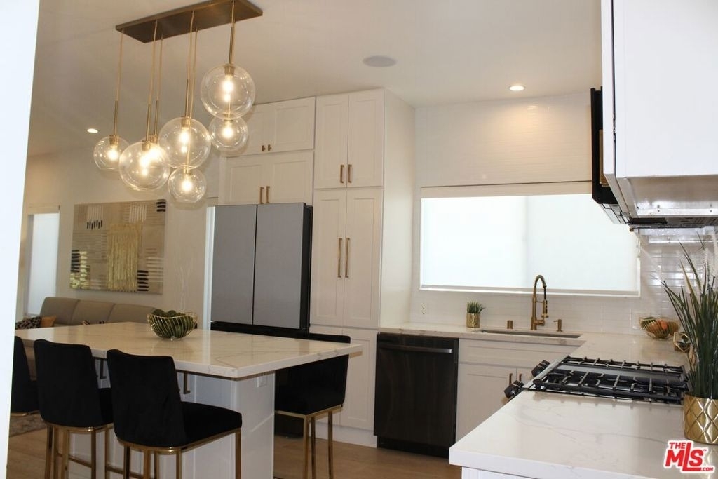 1520 S Burnside Avenue - Photo 9
