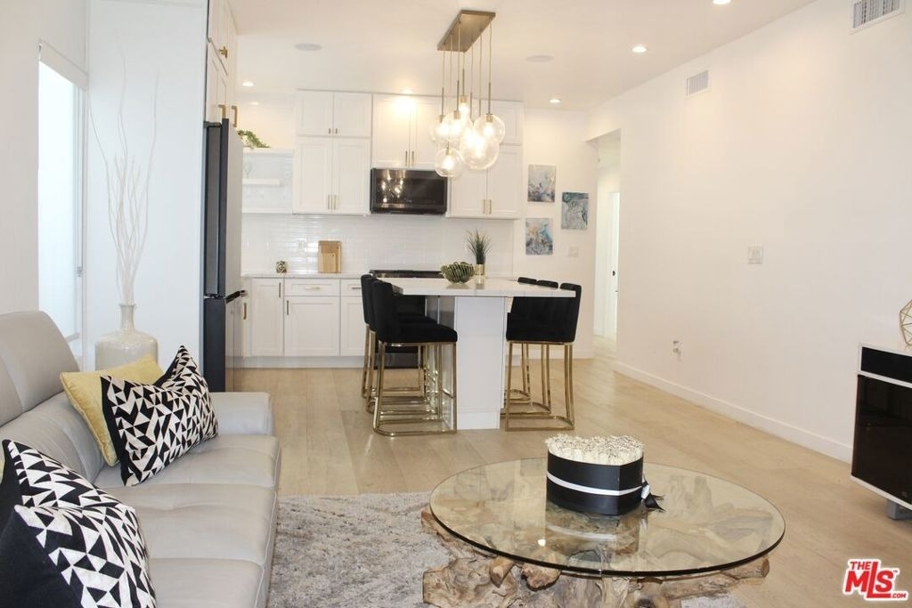 1520 S Burnside Avenue - Photo 7