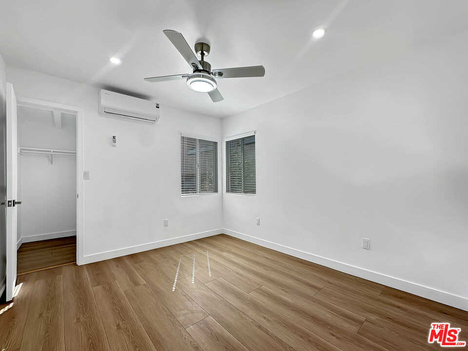 215 1/2 W Plymouth Street - Photo 6