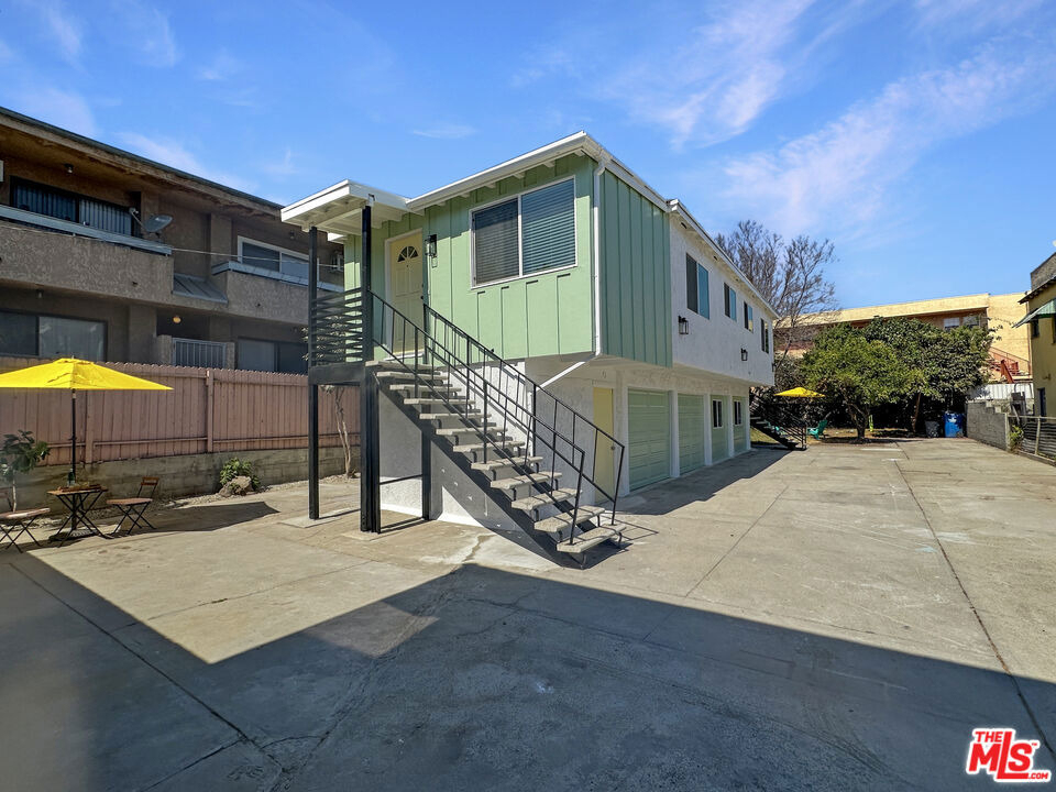 215 1/2 W Plymouth Street - Photo 1