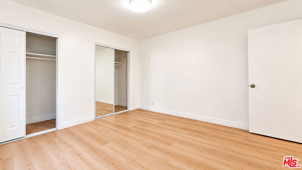 633 N Hayworth Avenue - Photo 3