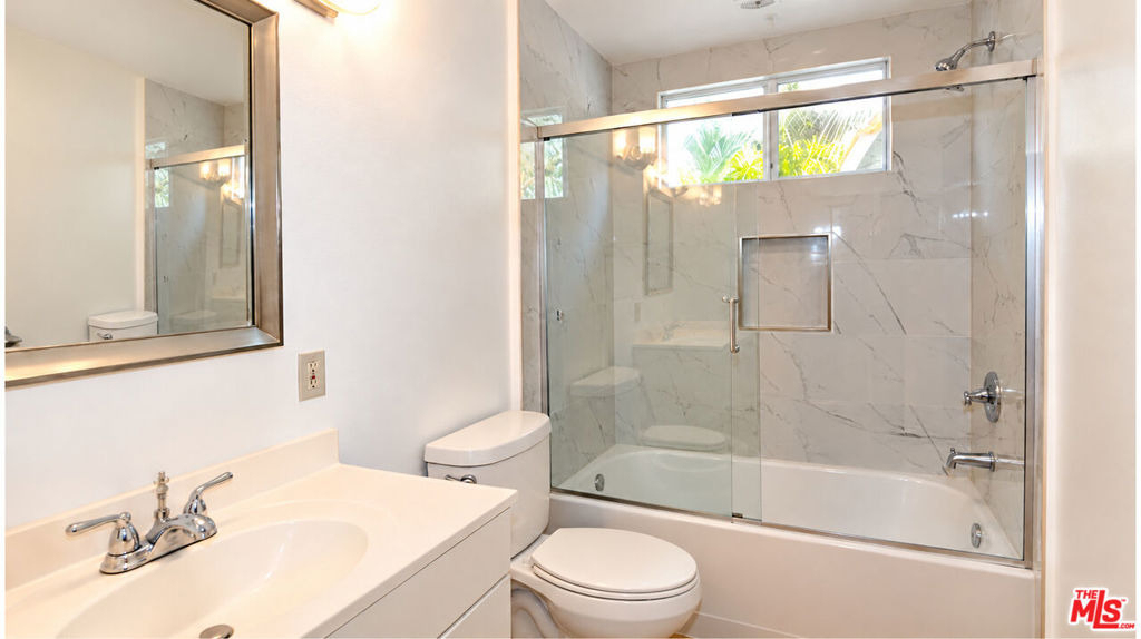 633 N Hayworth Avenue - Photo 1