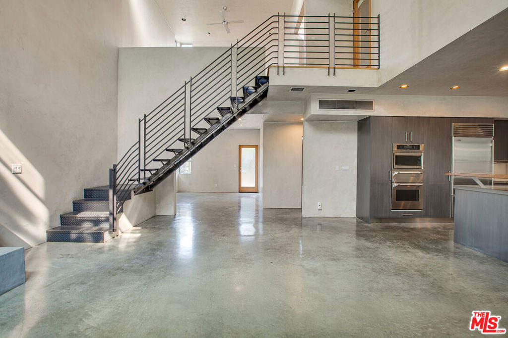 538 Broadway Street - Photo 9