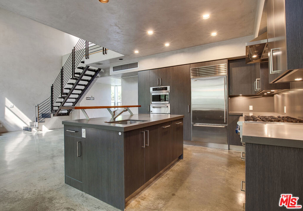 538 Broadway Street - Photo 14