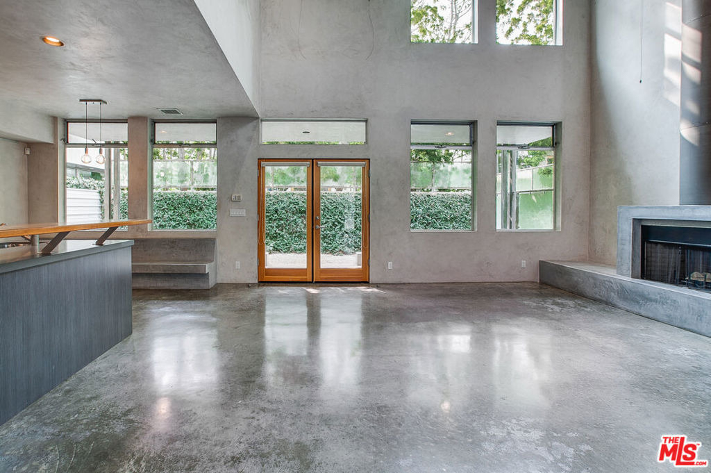 538 Broadway Street - Photo 0