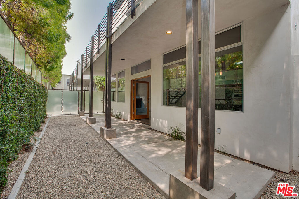 538 Broadway Street - Photo 1