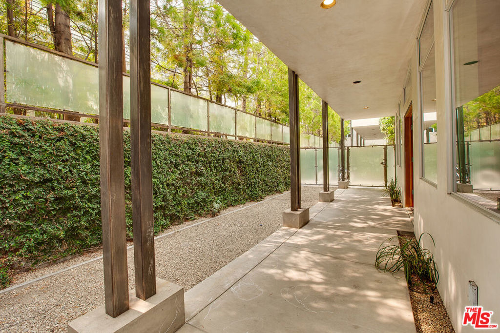 538 Broadway Street - Photo 4