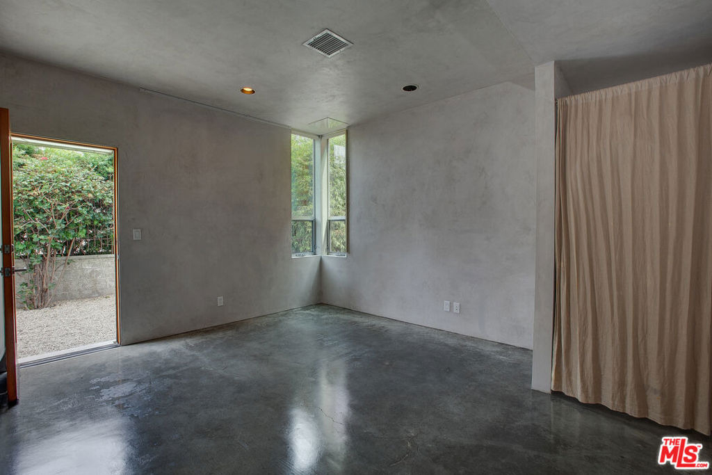 538 Broadway Street - Photo 18
