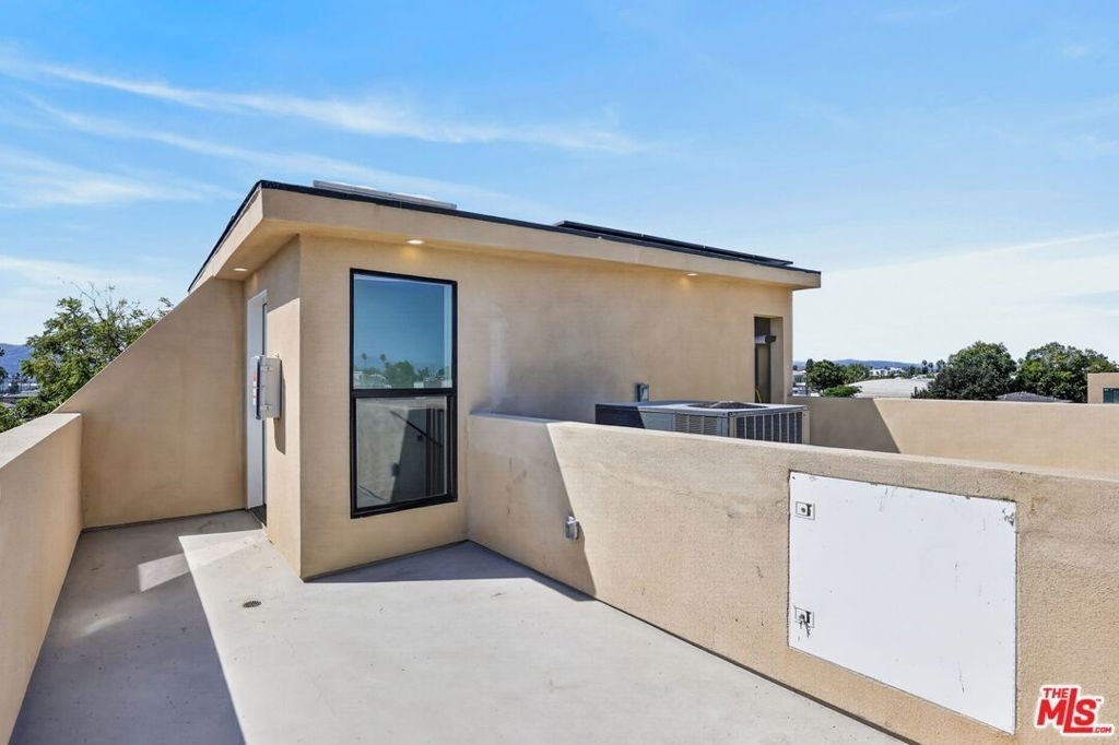 11302 Collins Street - Photo 38