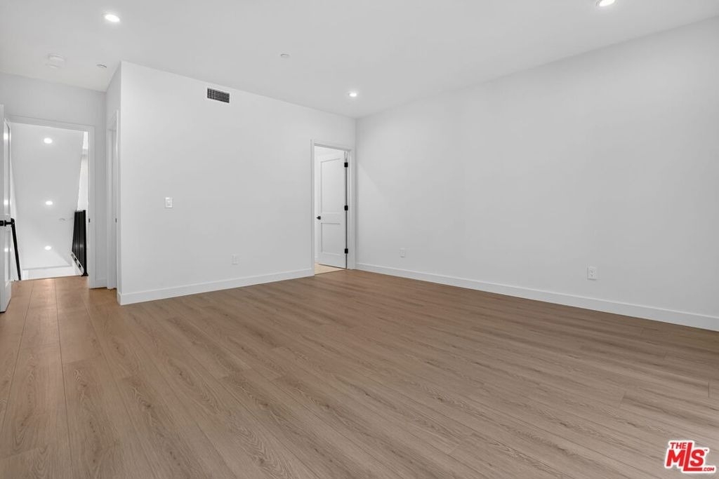 11302 Collins Street - Photo 34
