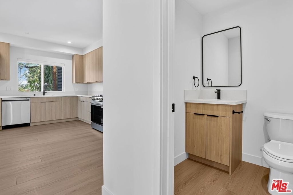 11302 Collins Street - Photo 7